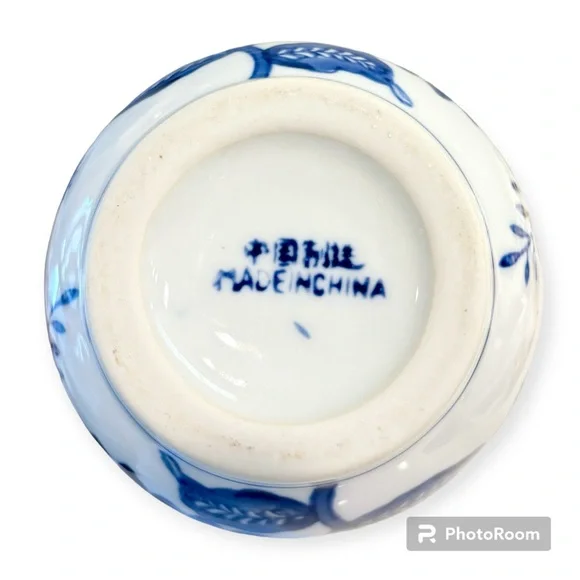 Vintage Blue & White Vase, Floral, Chinoiserie Grand Millennial Asian Chinese - Picture 2 of 2